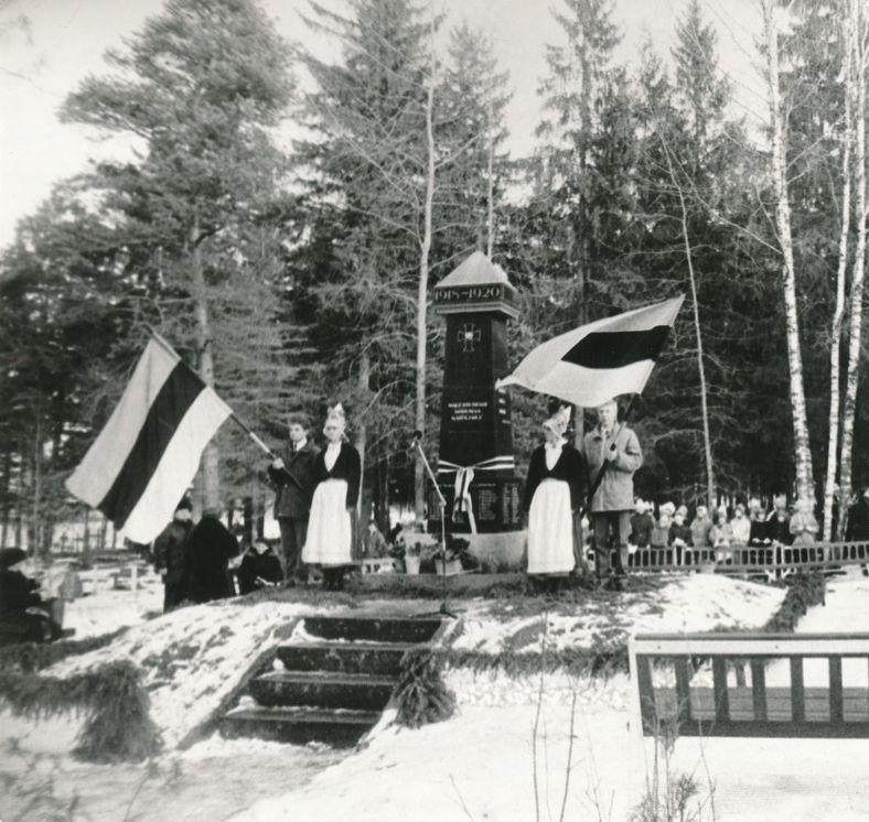 Haljala, Vabadussõjas ja I maailmasõjas langenute mälestussammas, RM F 1474:5, Virumaa Muuseumid SA, http://www.muis.ee/museaalview/963272. 