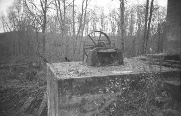 Varangu vesiveski vesiväravate mehhanism, 1998. EVM N 384:277, Eesti Vabaõhumuuseum EVM, http://www.muis.ee/museaalview/2173880.