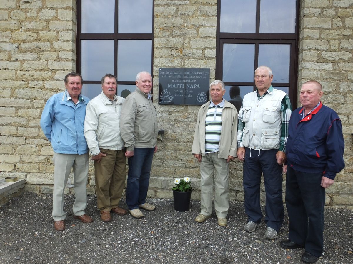 Foto: autor, aasta, kes on fotol?